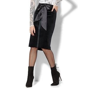 NY&CO black velvet striped pencil skirt